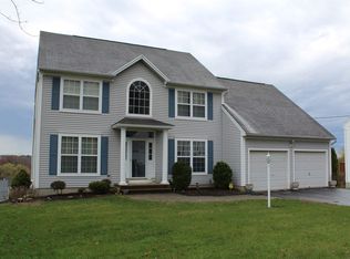 17 Commodore Hull Dr, Derby, CT 06418