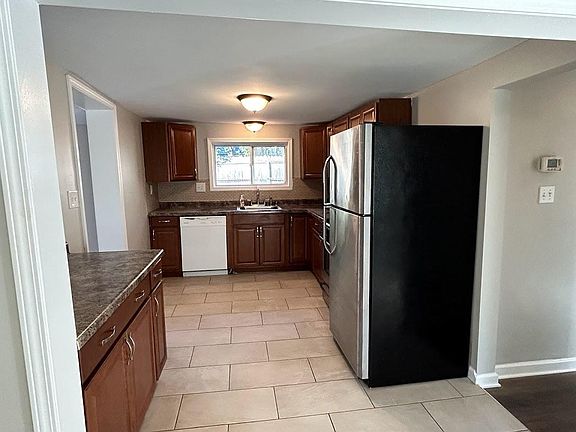 2nd image of 15931 Deering St