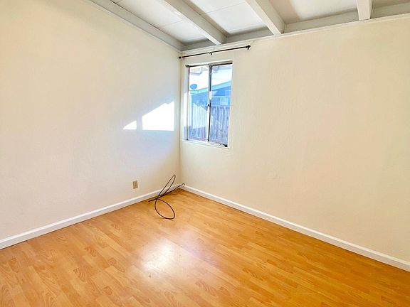3rd image of 250 Velvetlake Dr