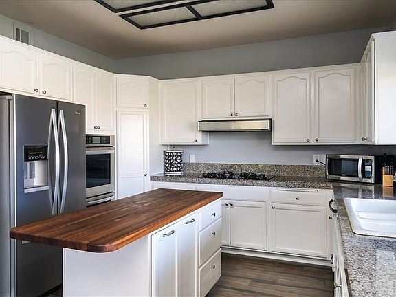 2nd image of 29321 Hidden Oak Pl