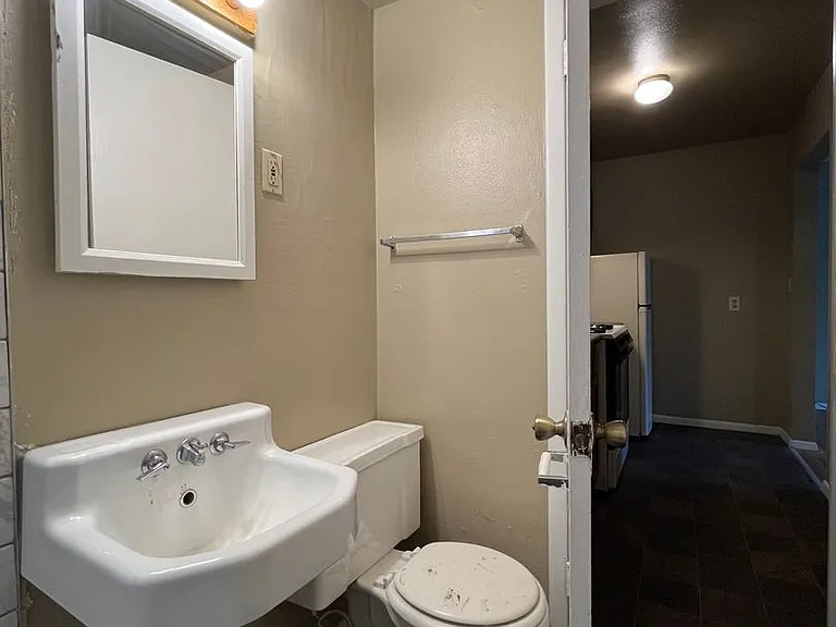 476 Herschel St. — Photo 21