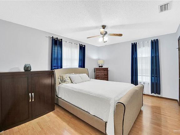 4th image of 2208 Royal Palm Dr