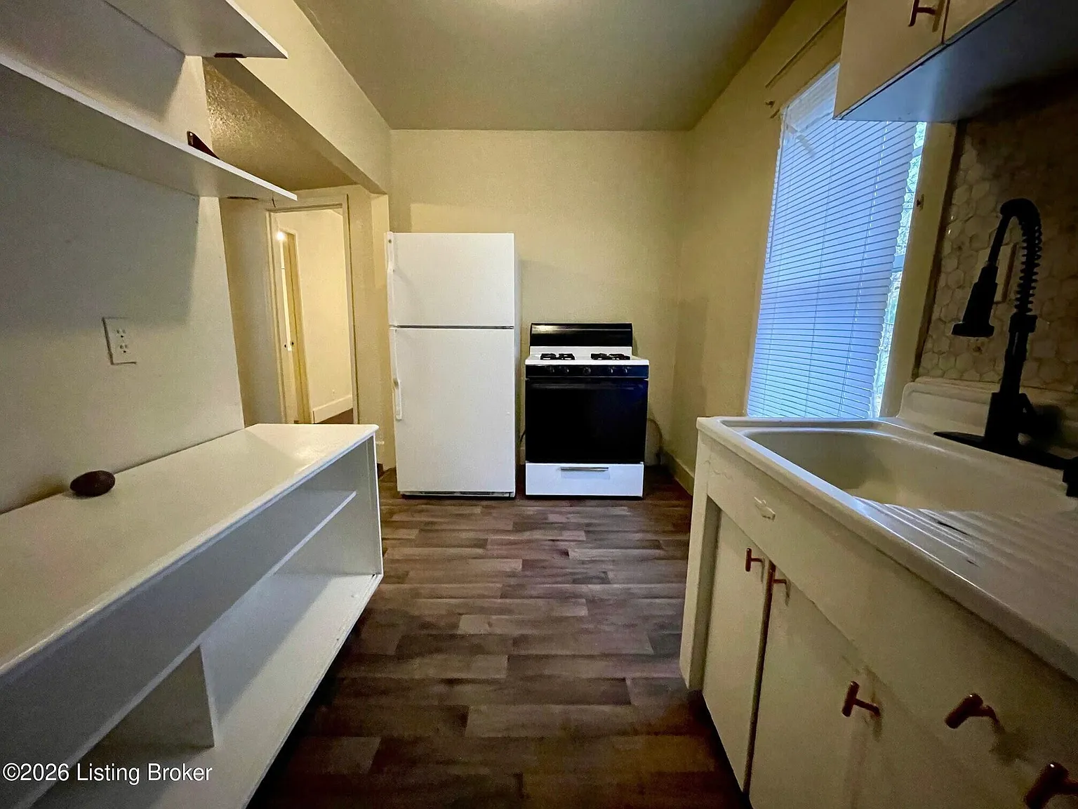 2 bed, 1.0 bath, 750 sqft, $595 — Photo 4