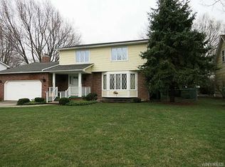 96 Birkshire Dr, Grand Island, NY 14072