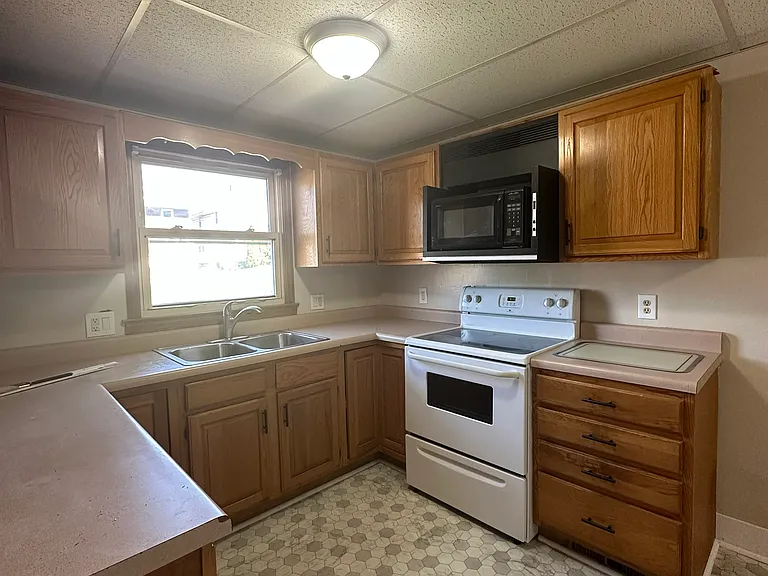 201 W Darrow Ave #201 — Photo 4