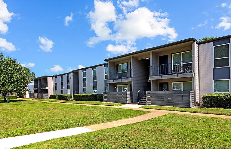 Granada Apartment Homes — Photo 35