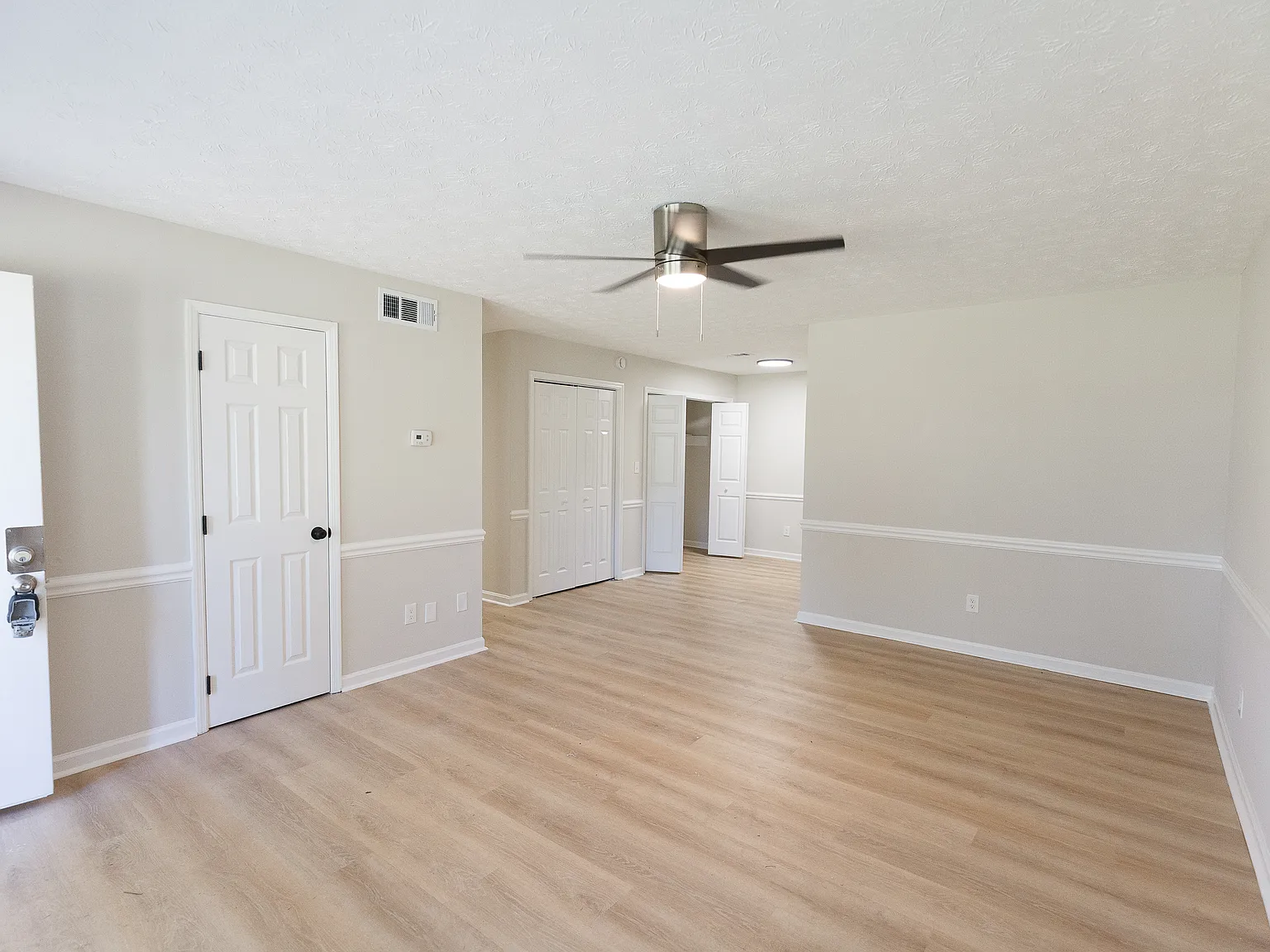 3 bed, $1,350 — Photo 4