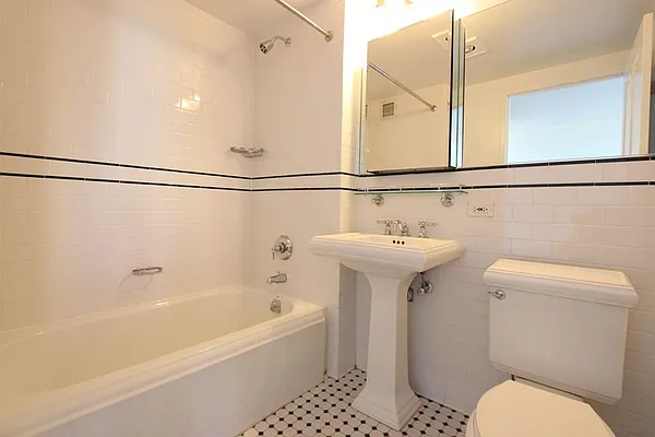 Rented by Dynamik Realty | media 17