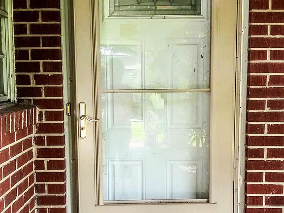 3rd image of 203 Holly Ln