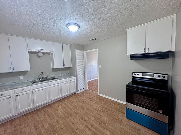 4th image of 2824 Birch Park Dr