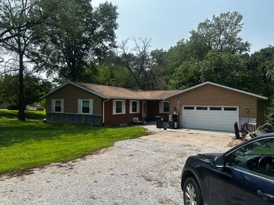 5 Valley View Dr, Blue Grass, IA, 52726