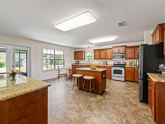 3rd image of 6638 Desoto St