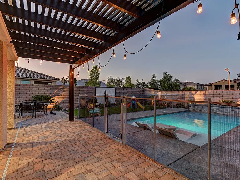426 Port Reggio St — Photo 31