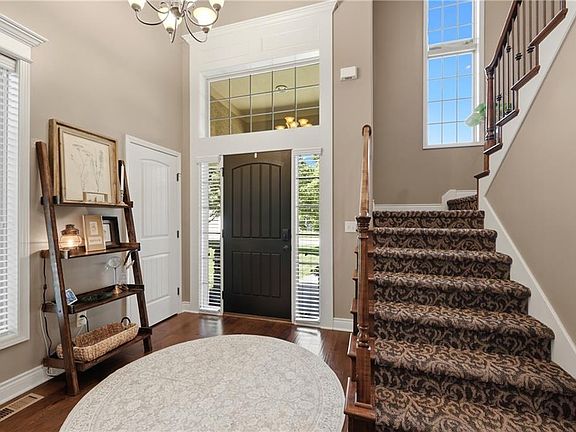 5th image of 1413 NE Kenwood Cir