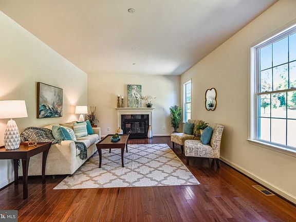 4th image of 104 Barbaro Ct