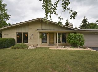 S87W27370 Ridgeway Ct, Mukwonago, WI 53149