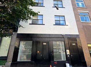 382 Powell St #202, Vancouver, BC V6A 1G4