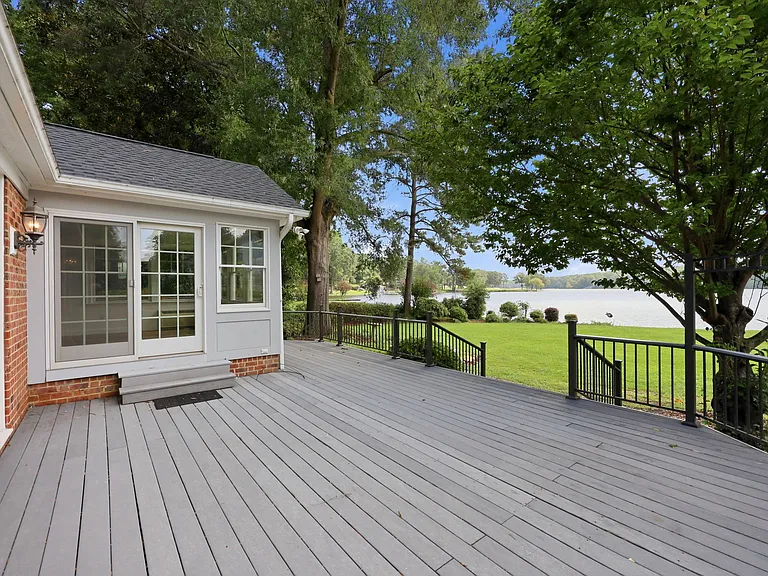 253 Lakeview Dr — Photo 8