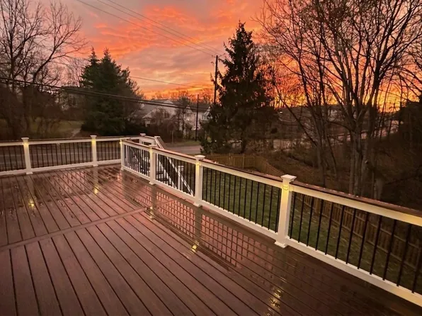 18500 Gingerbread Ln, Gaithersburg, MD 20877