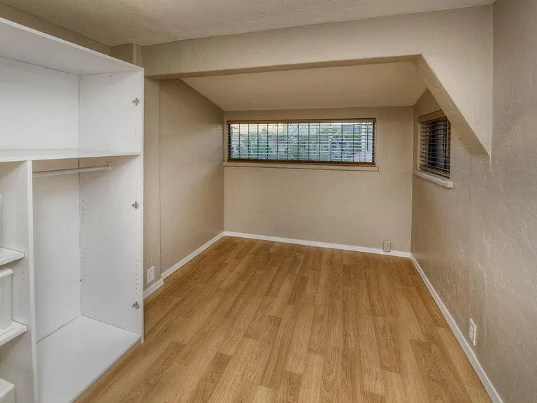534 E Lee St — Photo 9