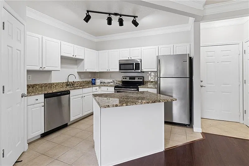 1 bed, 1.0 bath, 761 sqft, $1,400 — Photo 3
