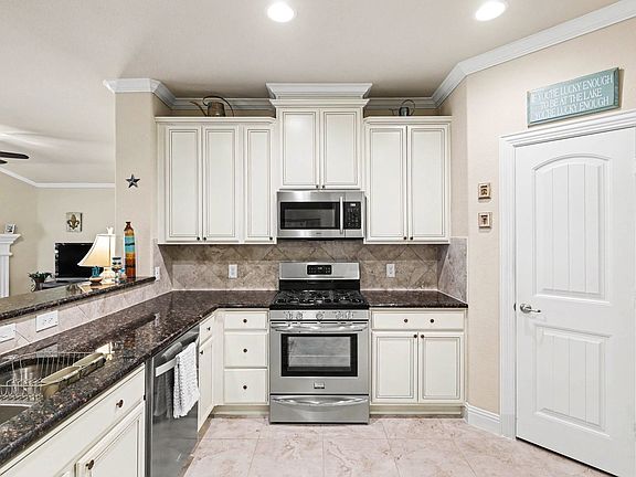 5th image of 3613 Fordham St