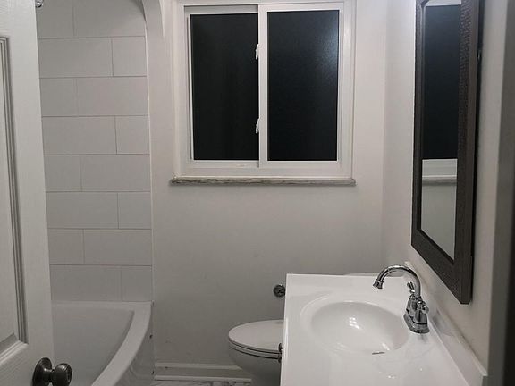 4th image of 2340 Lakeview Ave