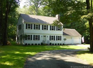 29 Jonathan Dr, Roxbury, CT 06783