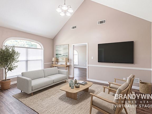 3rd image of 657 McKenzie Cir