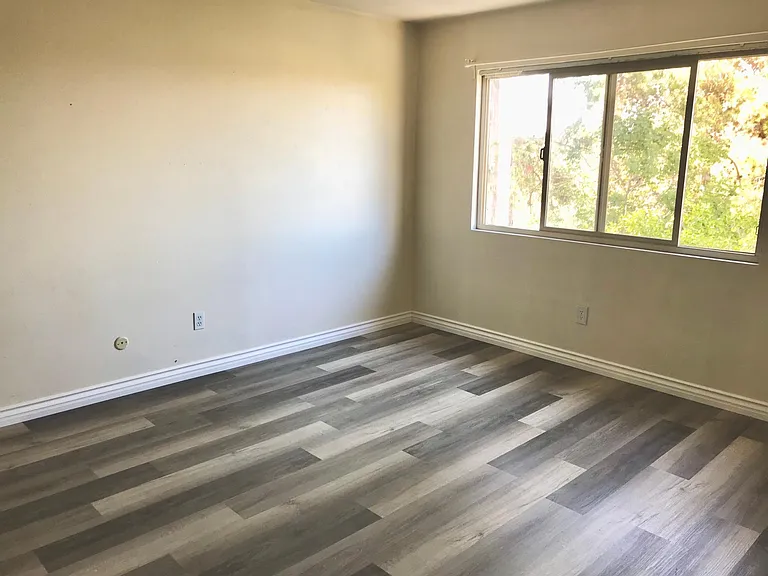 9835 Genesee Ave — Photo 18