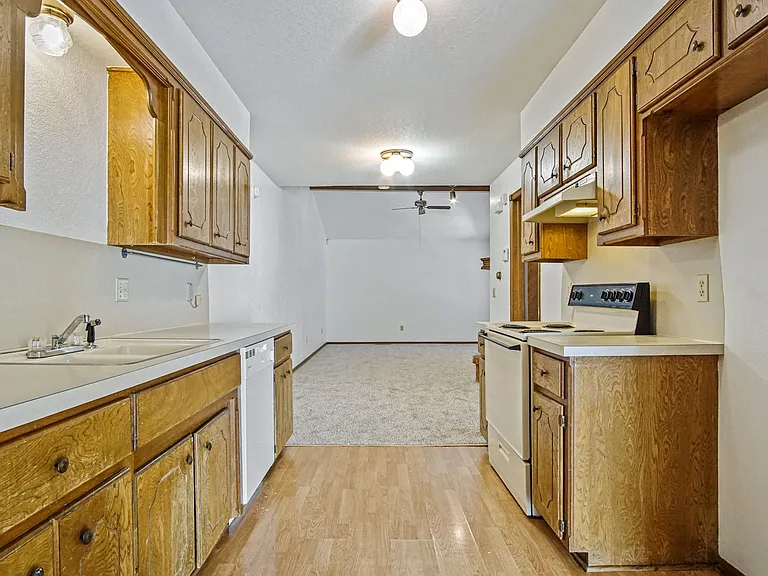 8910 Oak Valley Dr — Photo 18