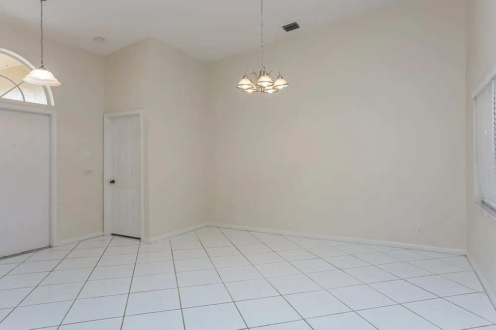 3 bed, 2.0 bath, 2018 sqft, $3,520 — Photo 4