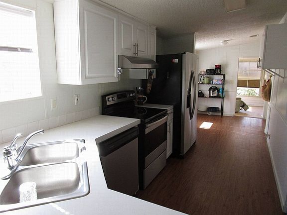 4th image of 115 Park Ln #202
