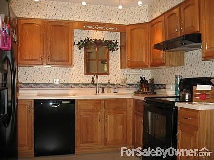 Kitchen
						:
						Base cabs have slide-outs. 2 lazy susans & 1 blind corner slide-out. New fan.