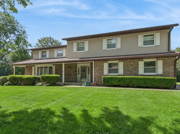 5017 Kenneth Dr, Crystal Lake, IL 60014