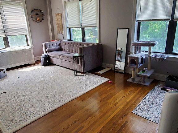 2nd image of 4515 Maryland Ave APT 515