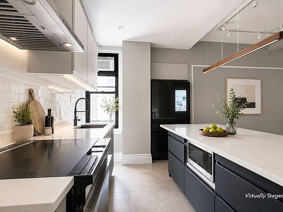 3rd image of 150 W 55th St #6C