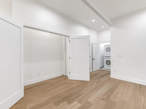 25-14 Newtown Avenue image 8 of 11