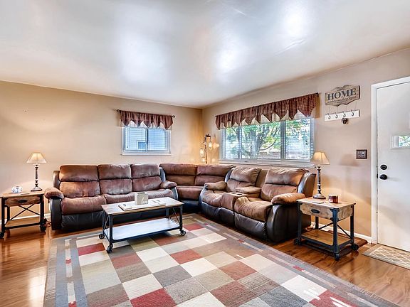 5th image of 1332 Evaline Dr