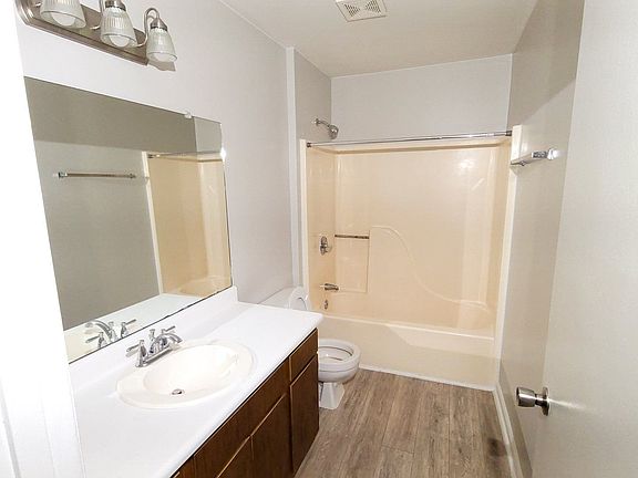 3rd image of 600-630 E Knox St #616-I