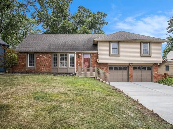 9524 Carter Dr, Overland Park, KS 66212