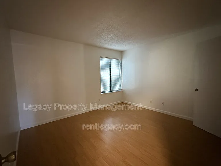 2125 Northwood Cir #D — Photo 5