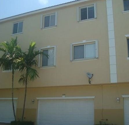 3rd image of 3150 N Greenleaf Cir