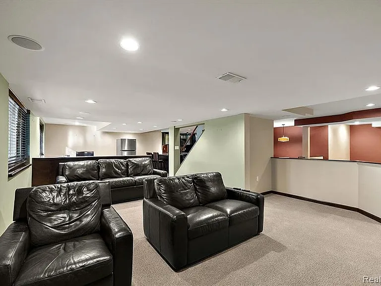 43054 Oxford Ct — Photo 16