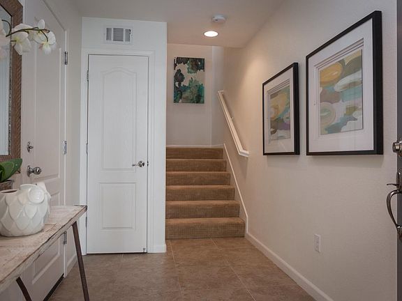 4th image of 201 N Hummingbird Ln