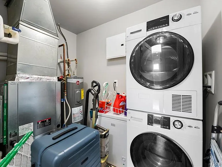 525 W Lafayette Blvd #C21 — Photo 18