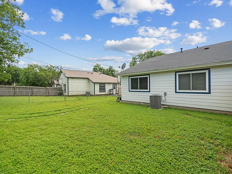 513 Texas Ave — Photo 29