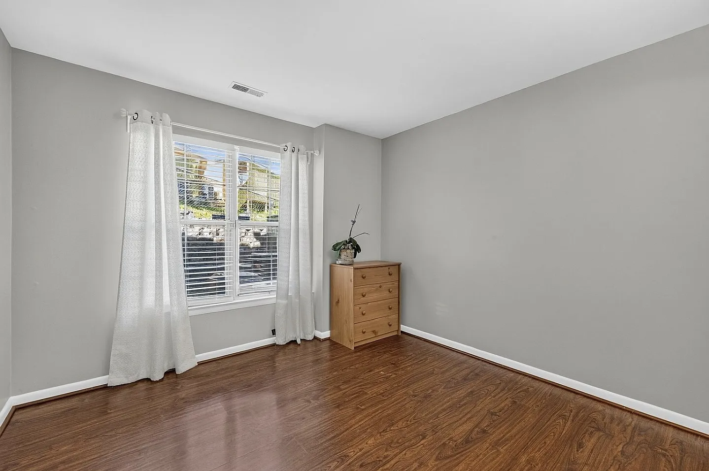 Royal Woods Ct, Gaithersburg — Photo 4