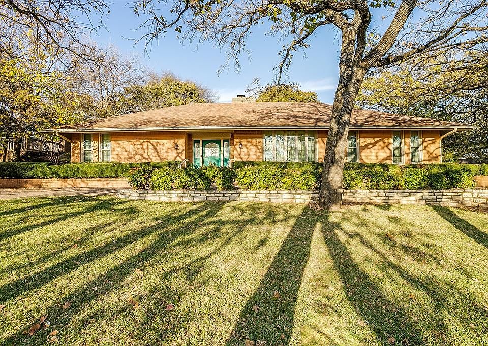 1st image of 720 NW Tarrant Ave