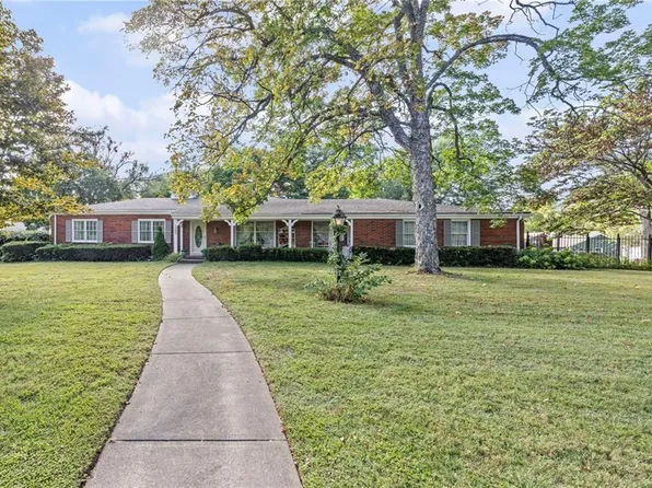 1203 8th St, Baldwin City, KS 66006